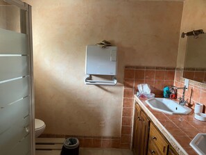 Douche, serviettes fournies