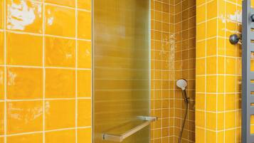 Baignoire, serviettes fournies