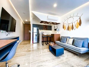 Televisión y oficina 