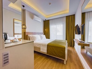 Standard Double or Twin Room | Premium bedding, minibar, in-room safe, soundproofing
