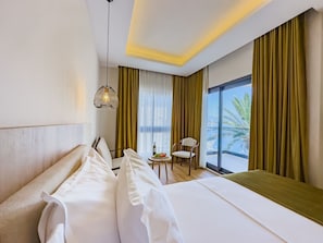 Habitación Deluxe | Ropa de cama de alta calidad, minibar, caja fuerte