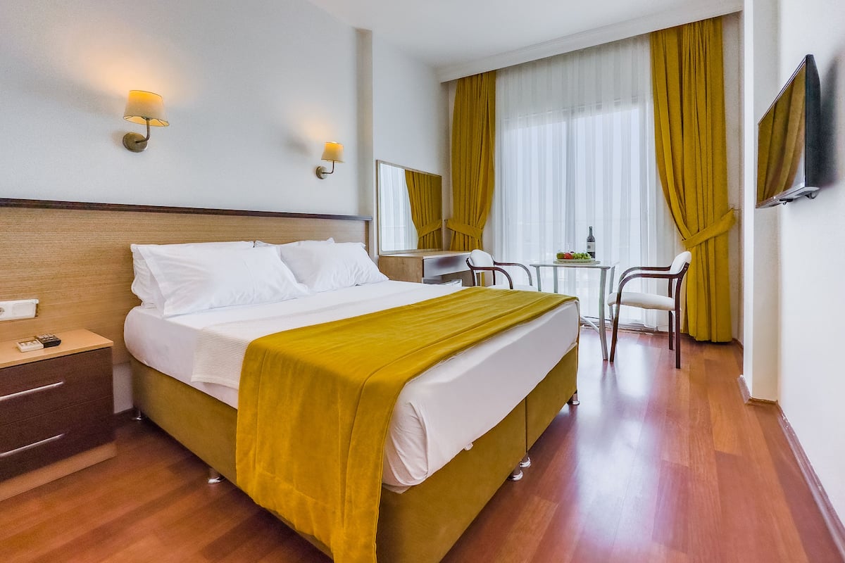 Premium bedding, minibar, in-room safe, soundproofing