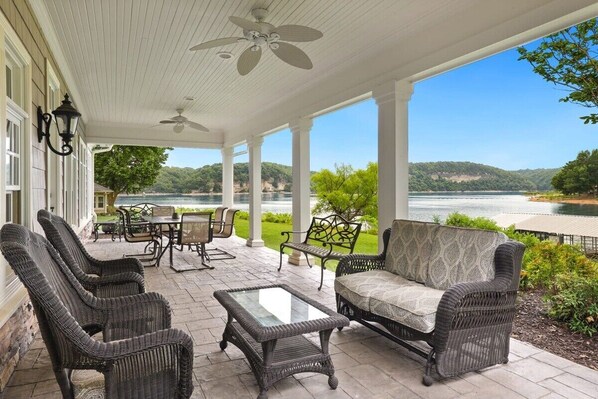 تناول الطعام بالخارج