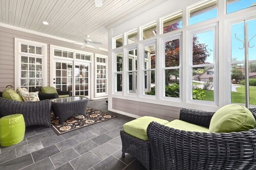 Shoreline Cottage - Direct Lake Access