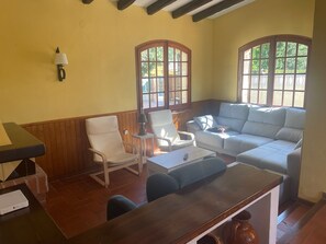 Een smart-tv en een open haard