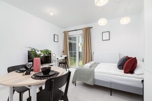 Iron/ironing board, WiFi, bed sheets - Kiełkowskiego 10 | Stylish Studio | Terrace (Kraków)