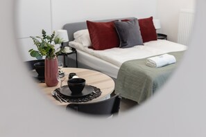 Iron/ironing board, WiFi, bed sheets