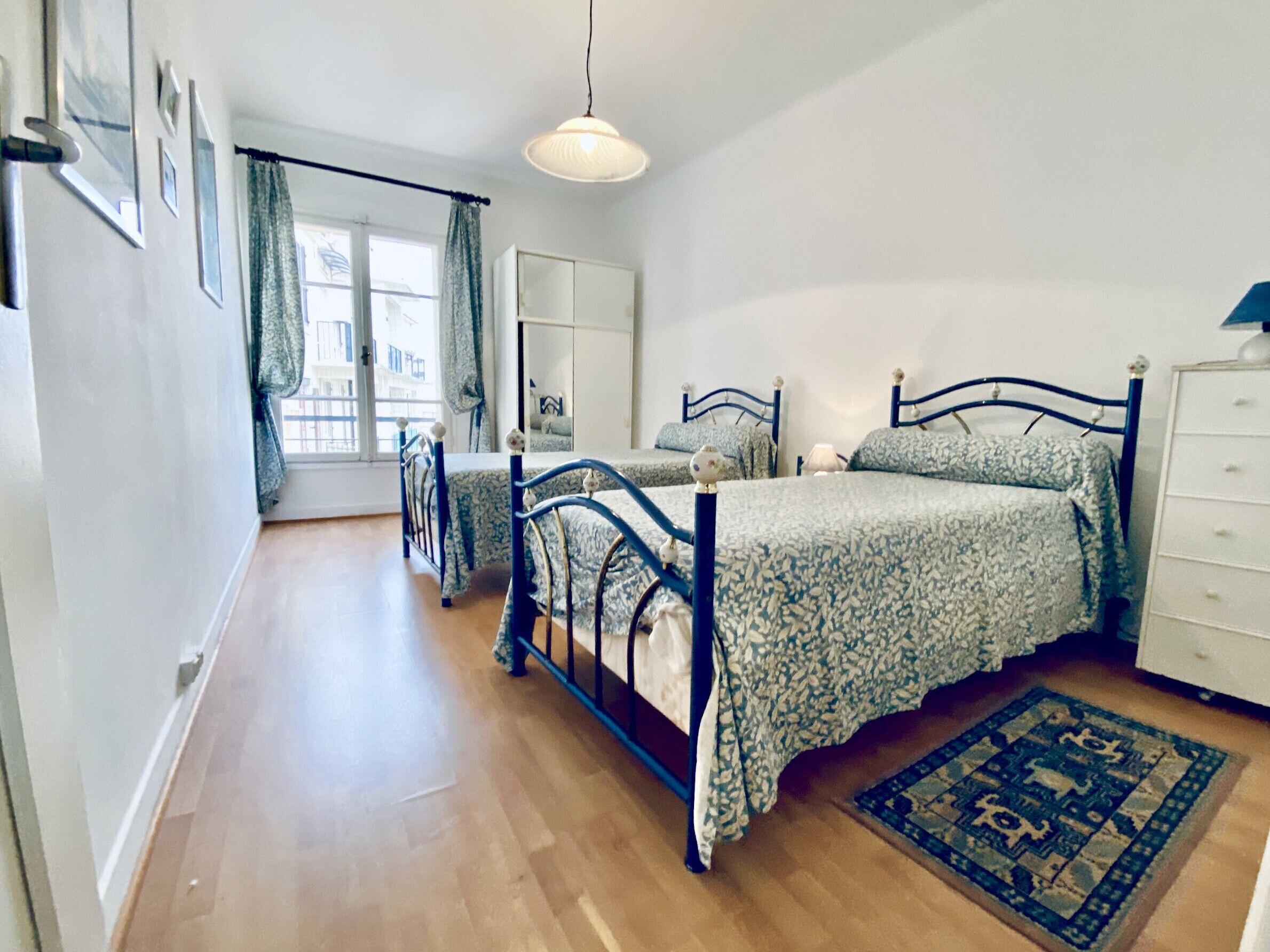 2 bedrooms, iron/ironing board, bed sheets