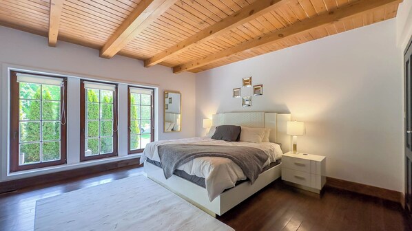 3 bedrooms, travel cot, WiFi