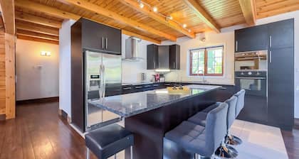 Luxury Log Retreat - *King Bed, Game Room*