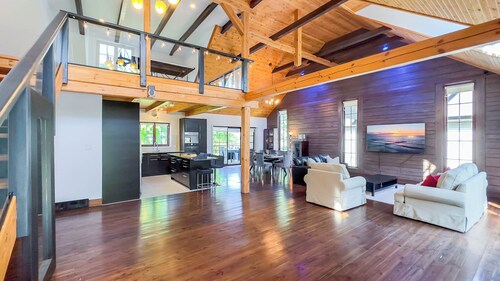 Luxury Log Retreat, King Bed, Games Room