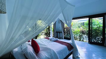 Safe på rommet, individuelt dekorert, individuelt innredet og skrivebord