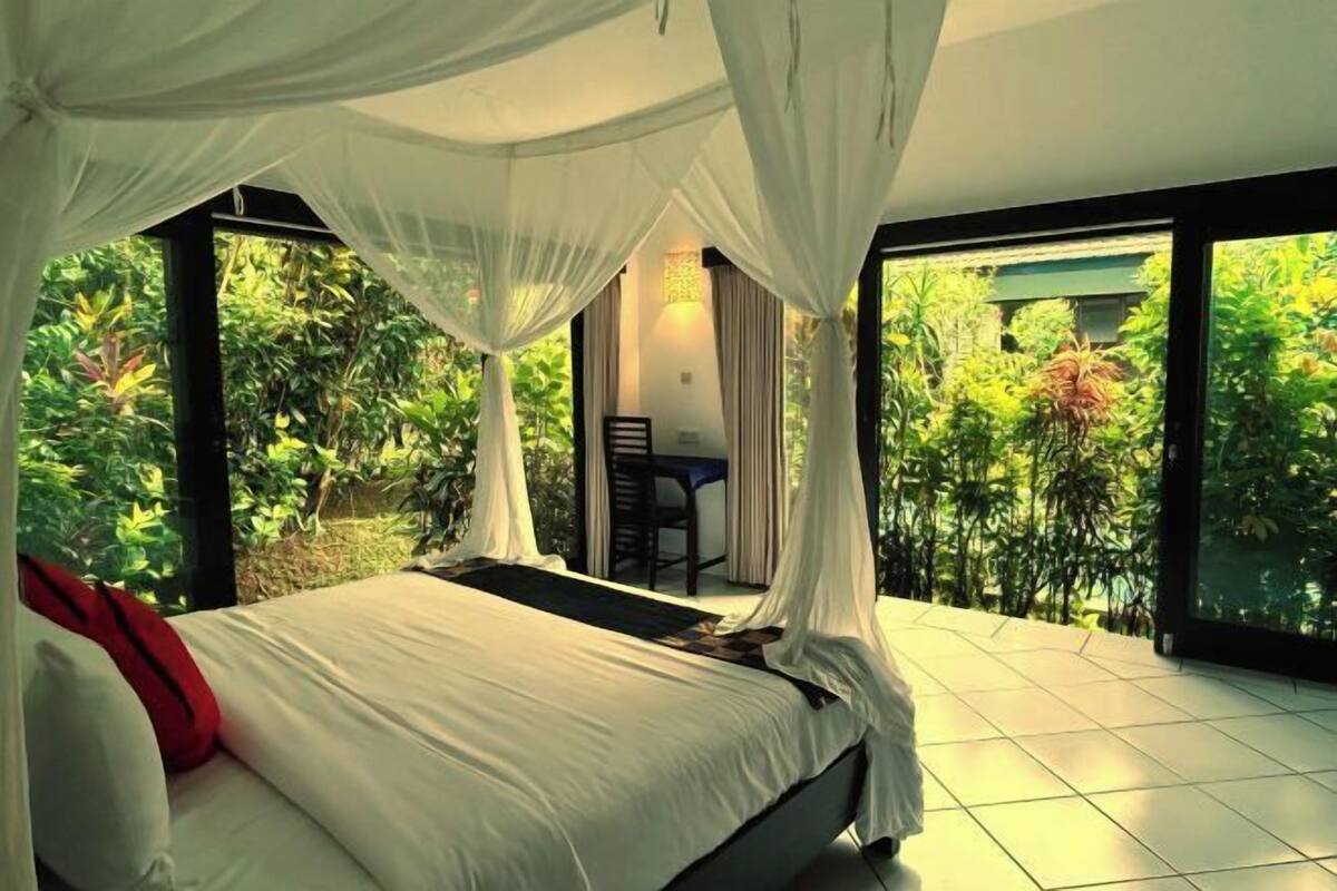 In-room safe, individually decorated, individually furnished, desk