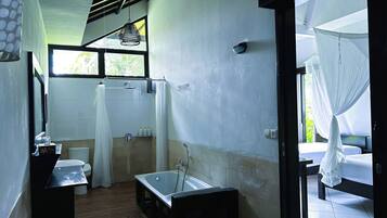 Kostenlose Toilettenartikel, Haartrockner, Bidet, Handtücher
