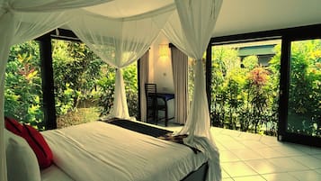 Standard Villa | Peti besi dalam bilik, dihias secara berasingan