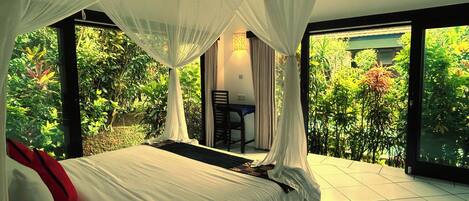 Villa Standard, 1 chambre, vue sur le jardin, au bord de la piscine | Articles de minibar gratuits, coffre-fort, décor unique