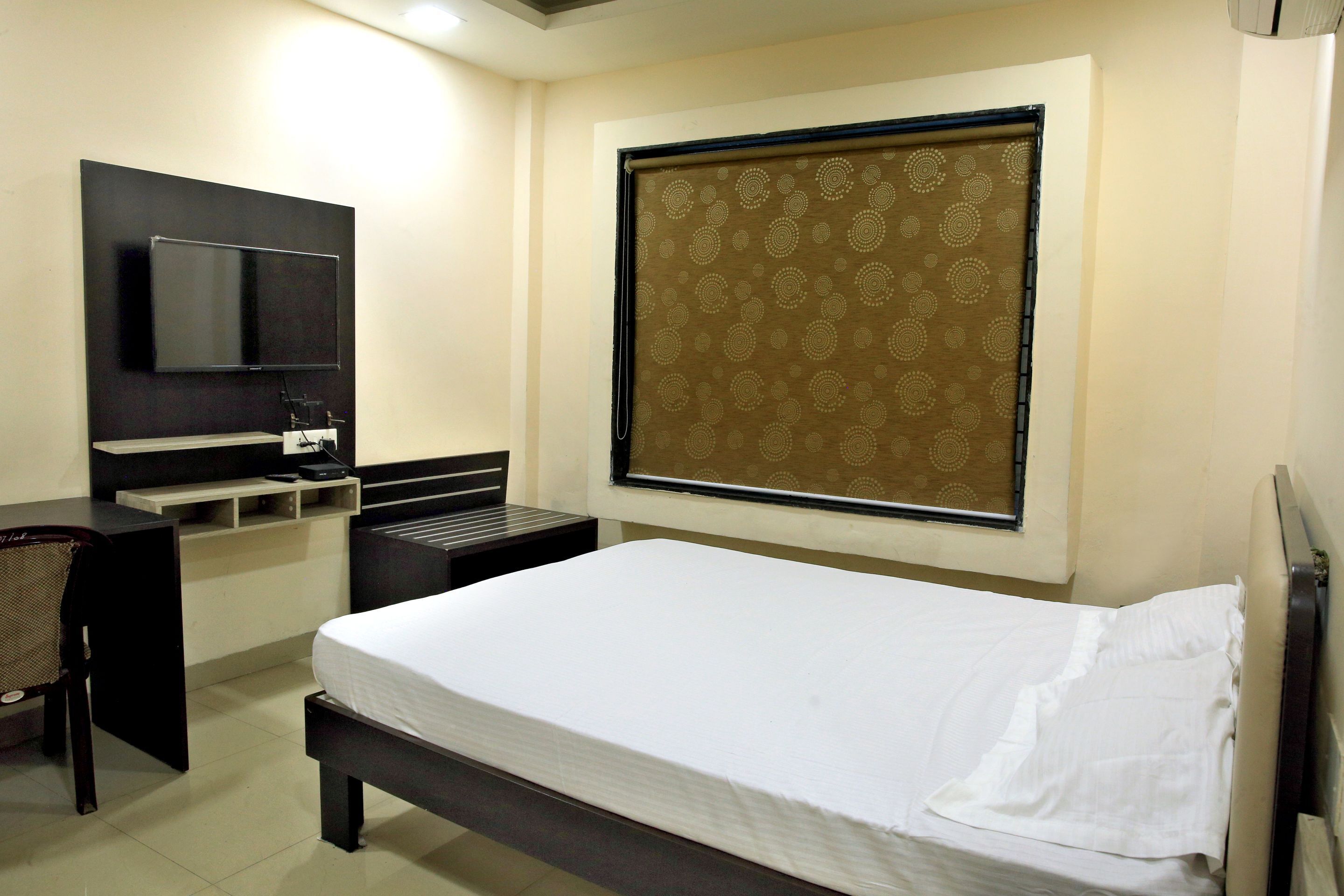 standard room | desk, free wifi