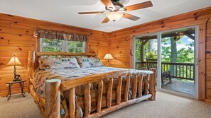 2 bedrooms, free WiFi, bed sheets - On Mountain Time -Secluded 2BR, 2BA Log Cabin, HT (Waynesville)
