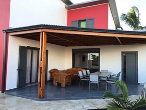 تناول الطعام بالخارج