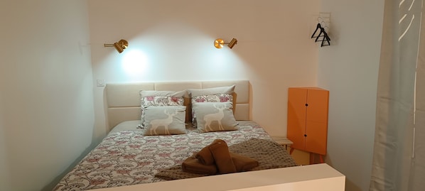 1 chambre, bureau, Wi-Fi gratuit, draps fournis