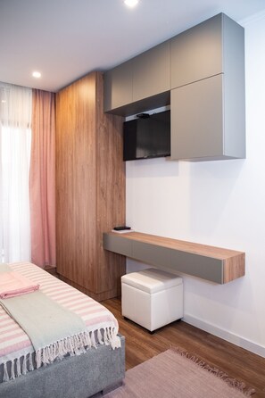 2 bedrooms, desk, iron/ironing board, travel crib - With modern amenities, plenty of space, panoramic window. Pet friendly. (Yerevan)