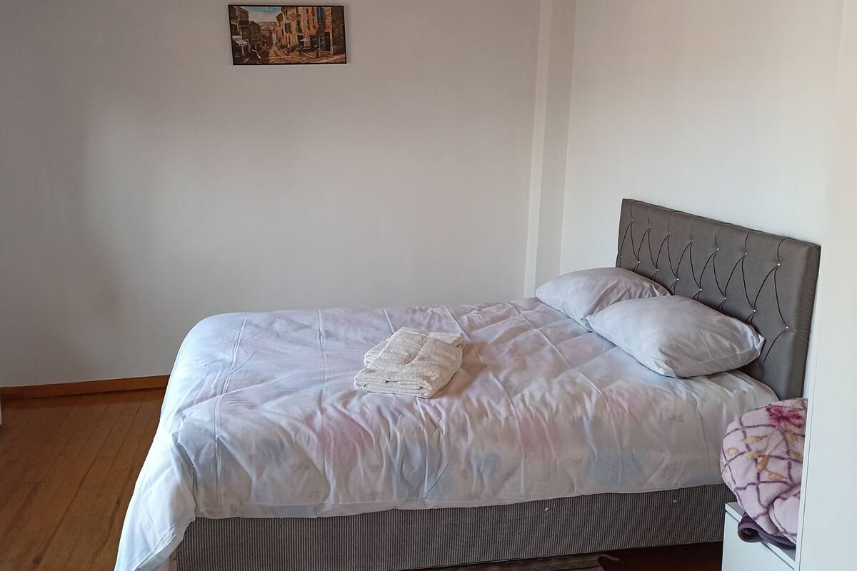 Condo, 1 Bedroom | 1 bedroom, desk, WiFi (free), bed sheets