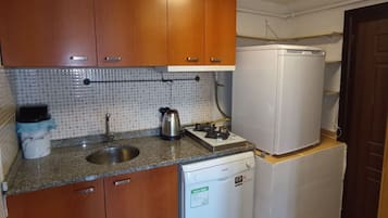 Condo, 1 Bedroom | Private kitchen | Mini-fridge, dishwasher, cookware/dishes/utensils, freezer