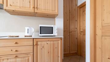 Apartment (1 Bedroom) | Private kitchen | Fridge, microwave, oven, highchair