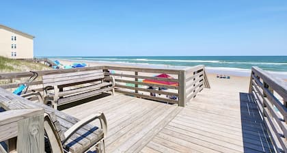 Adorable oceanfront condo with Oceanviews and Pool