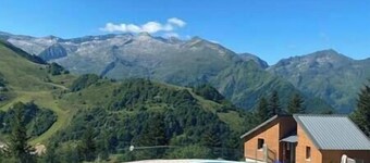 Le Cosy Fleuri and its warm assets , Le Cosy Fleuri