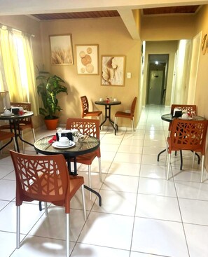 Café da manhã continental grátis todos os dias