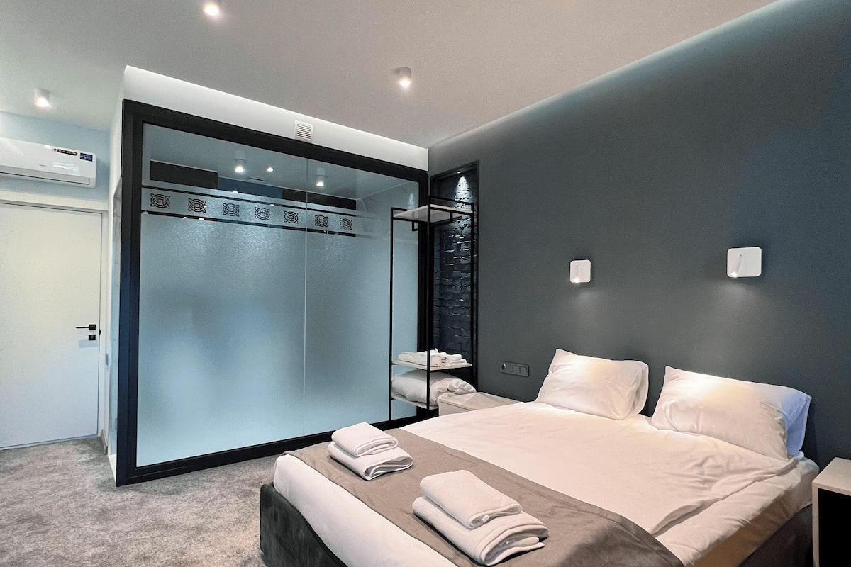 Standard Double Room | Minibar, in-room safe, free WiFi, bed sheets