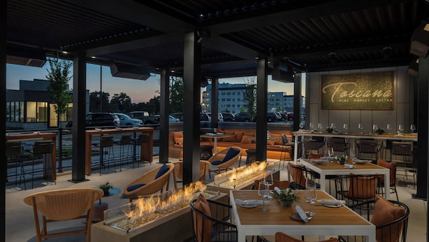 2 restauranter: frokost og middag serveres