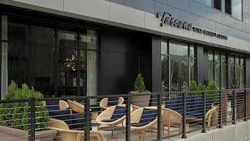 2 restaurantes; se sirven desayunos y cenas