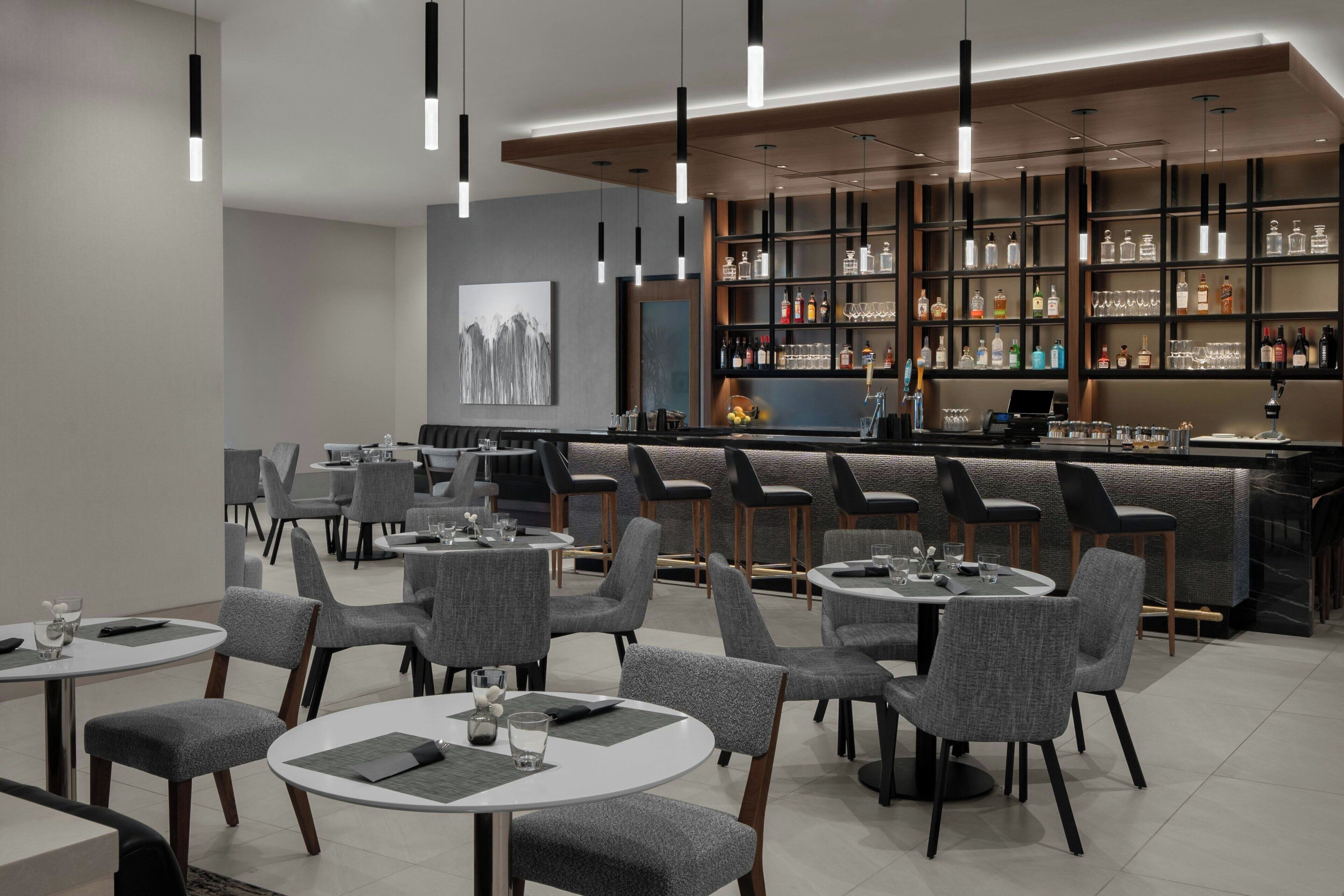2 restaurants; breakfast and dinner served