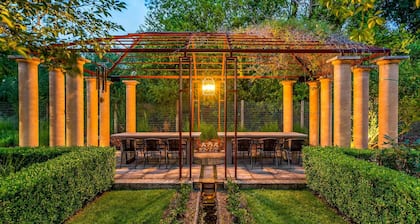 Backyard Oasis with Pool and Pickleball