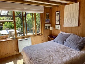 3 slaapkamers, een strijkplank/strijkijzer, wifi, beddengoed