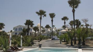 4 indoor pools, outdoor pool