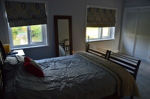 6 habitaciones, tabla de planchar con plancha y cuna de viaje