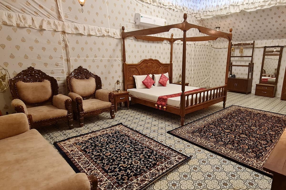 Maharaja Tent | 埃及棉床单、高档床上用品、记忆海绵床垫、笔记本电脑工作区