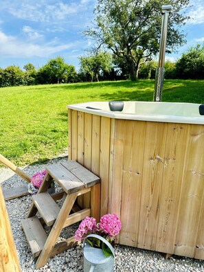 Bañera de hidromasaje exterior