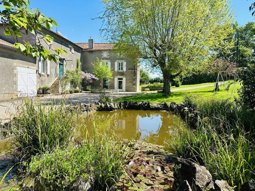 Grand Manoir du XVIIe avec Piscine, Bain Nordique et accès direct à la Charente