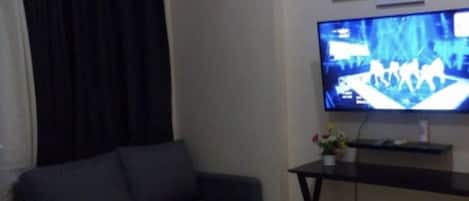 Studiosvit Basic | Mörkläggningsgardiner, strykjärn/strykbräda och gratis wi-fi