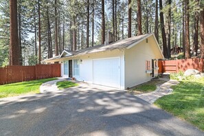 Exterior - LK162...The Juniper Cabin: 3  BR, 2  BA House in Stateline, Sleeps 8 (Stateline)