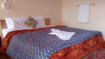 1 bedroom, hypo-allergenic bedding, desk, soundproofing