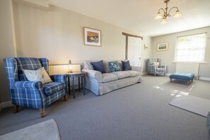 TV, fireplace - Saxon House (7), Harome, North York Moors (Harome, York, North Yorkshire)