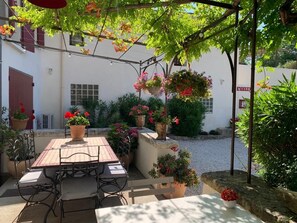 Outdoor dining - Charmante Chambre D'hôte au Coeur de la Provence à Venasque (Venasque)