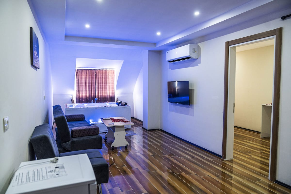 Honeymoon Penthouse | Living area