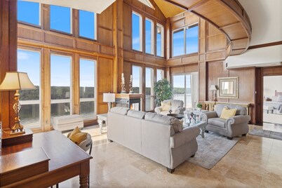 Luxury Ozark Penthouse: Amazing Views, 7 Bedrooms!