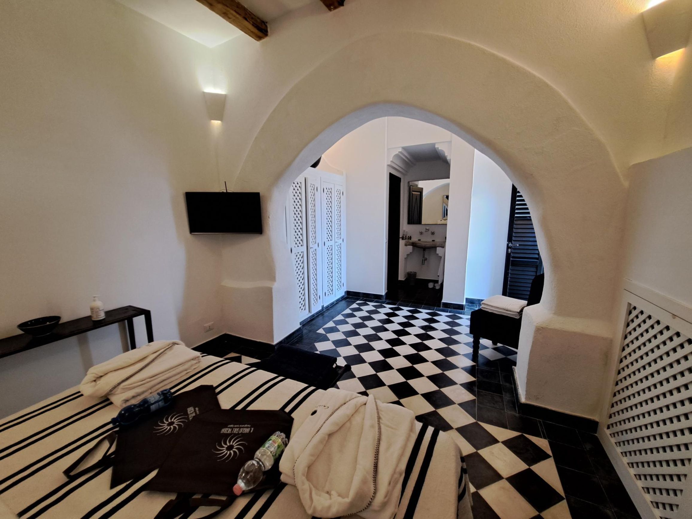 Minibar, in-room safe, free WiFi, bed sheets